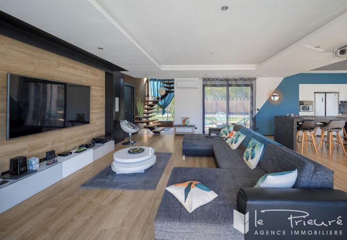 Image No.6-4 Bed House for sale