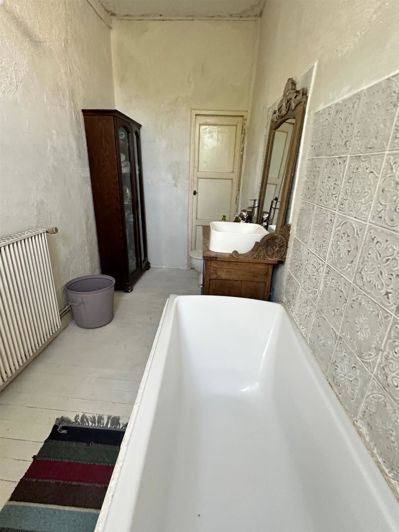 Image No.11-3 Bed House for sale