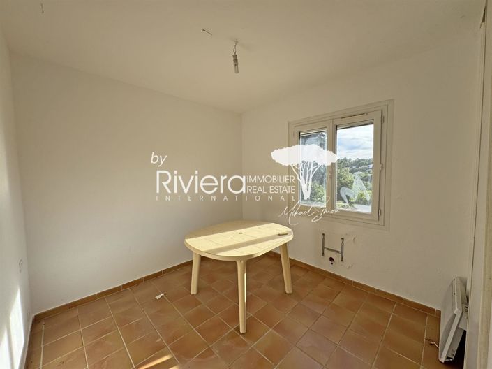 Image No.8-2 Bed House for sale