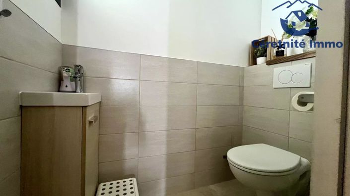 Image No.17-3 Bed House for sale