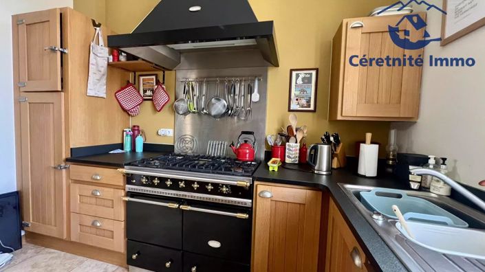 Image No.6-5 Bed House for sale