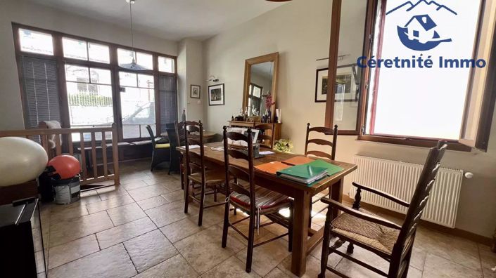 Image No.8-5 Bed House for sale