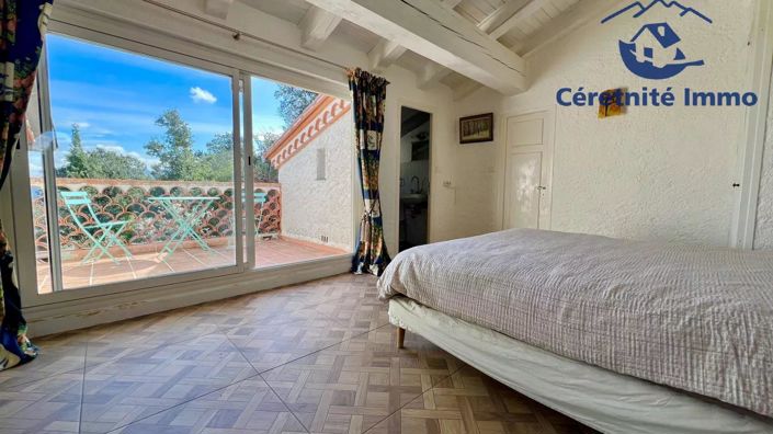 Image No.31-8 Bed House for sale