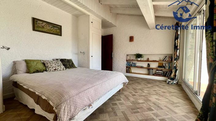 Image No.35-8 Bed House for sale