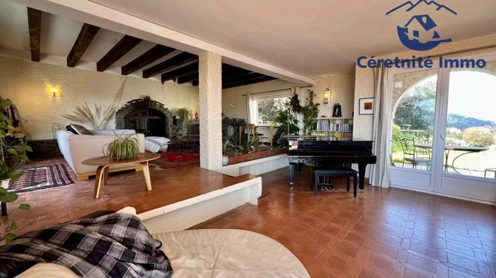 Image No.6-8 Bed House for sale