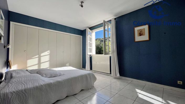 Image No.7-5 Bed House for sale