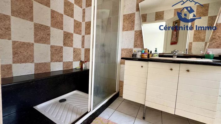 Image No.10-3 Bed House for sale