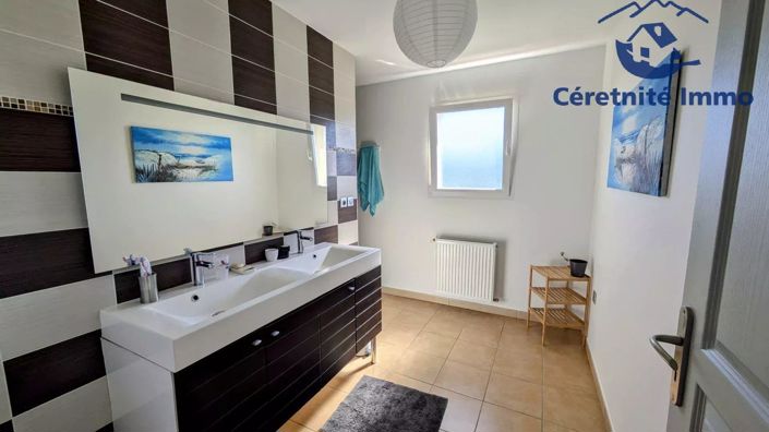 Image No.21-5 Bed House for sale