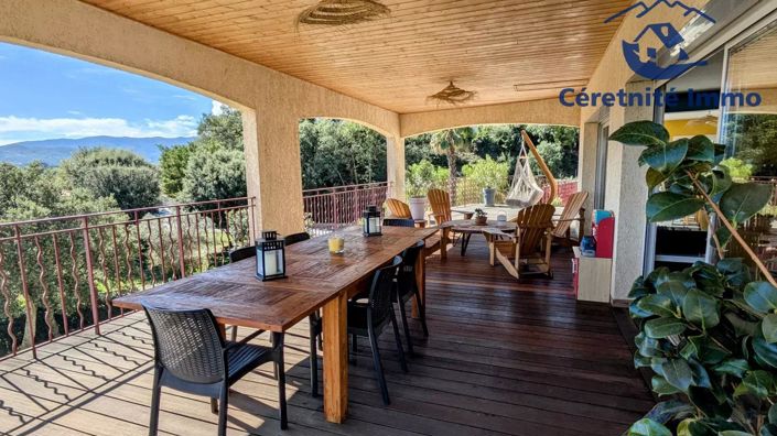 Image No.8-5 Bed House for sale