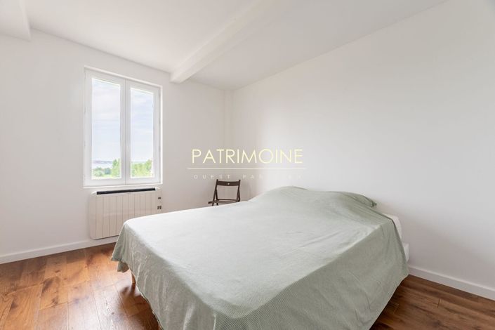 Image No.12-3 Bed Property for sale