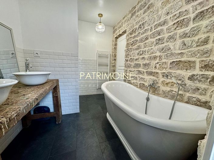 Image No.17-3 Bed Property for sale