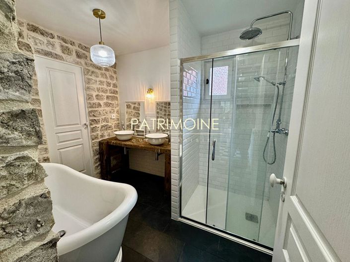 Image No.18-3 Bed Property for sale