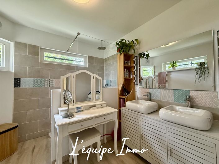 Image No.16-4 Bed House for sale