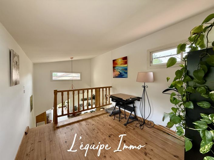 Image No.20-4 Bed House for sale