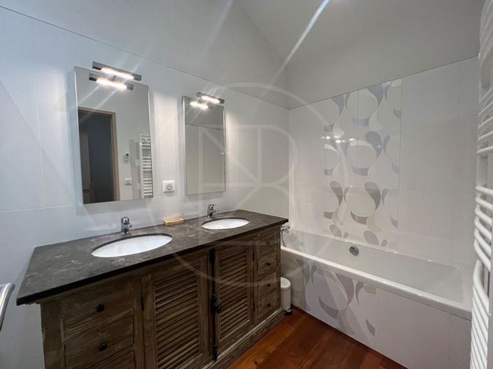 Image No.17-6 Bed House for sale