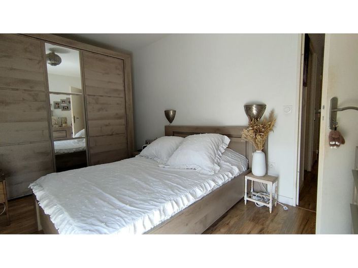 Image No.10-3 Bed House for sale