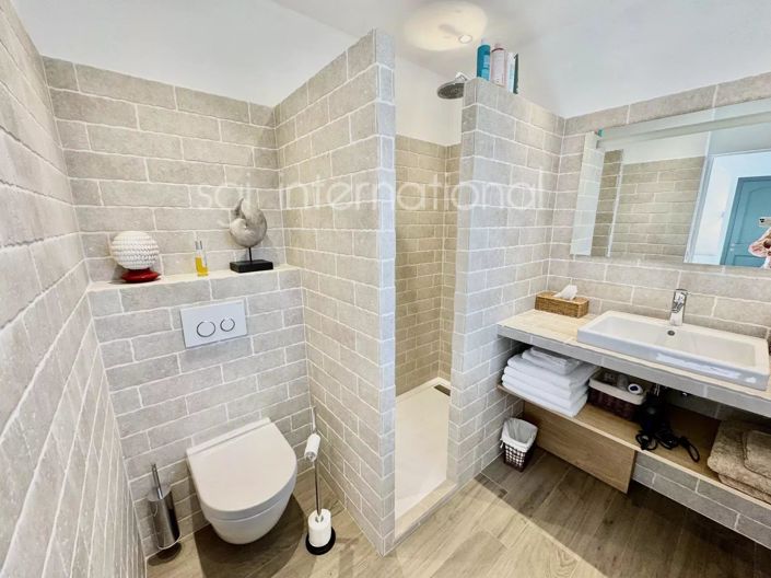 Image No.13-5 Bed House for sale