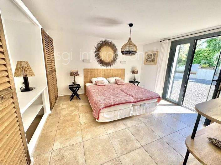 Image No.16-5 Bed House for sale