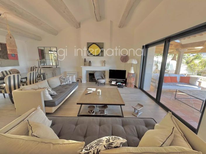 Image No.9-5 Bed House for sale