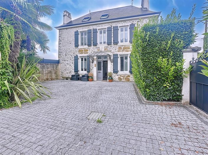 Image No.1-4 Bed House for sale
