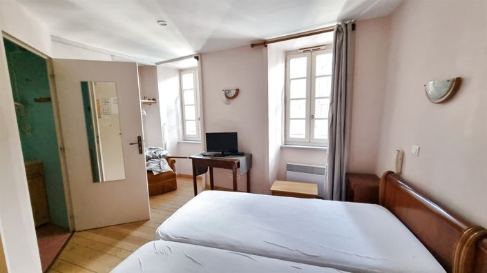 Image No.11-10 Bed House for sale