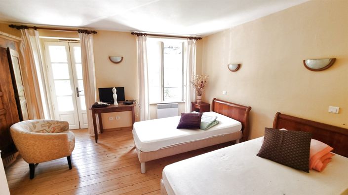 Image No.12-10 Bed House for sale