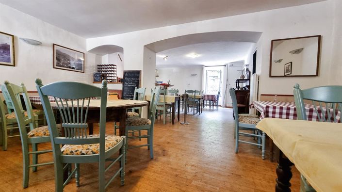 Image No.7-10 Bed House for sale