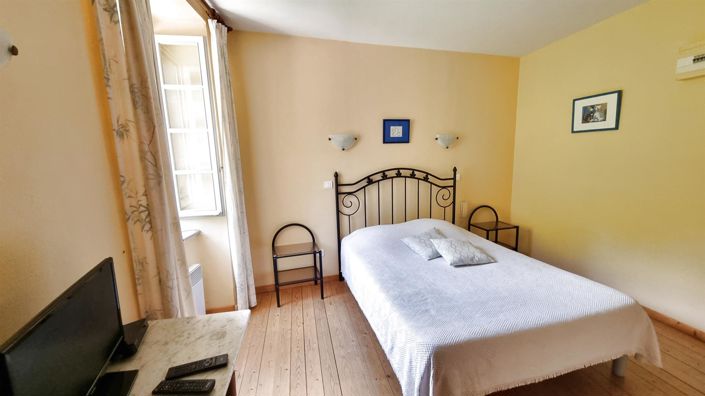 Image No.8-10 Bed House for sale