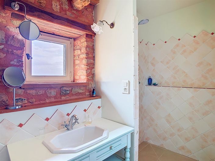 Image No.12-10 Bed House for sale