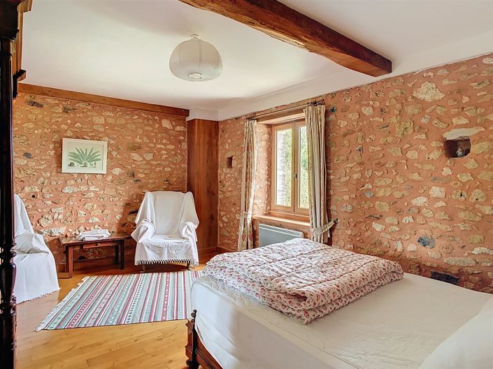 Image No.18-10 Bed House for sale