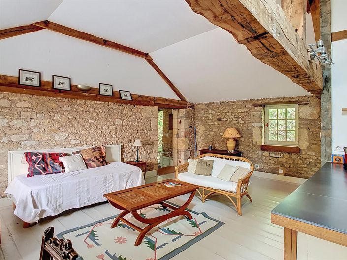 Image No.19-10 Bed House for sale