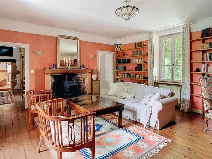 Image No.7-10 Bed House for sale