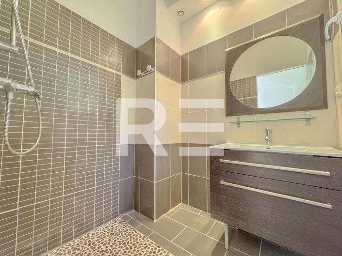 Image No.10-3 Bed House for sale