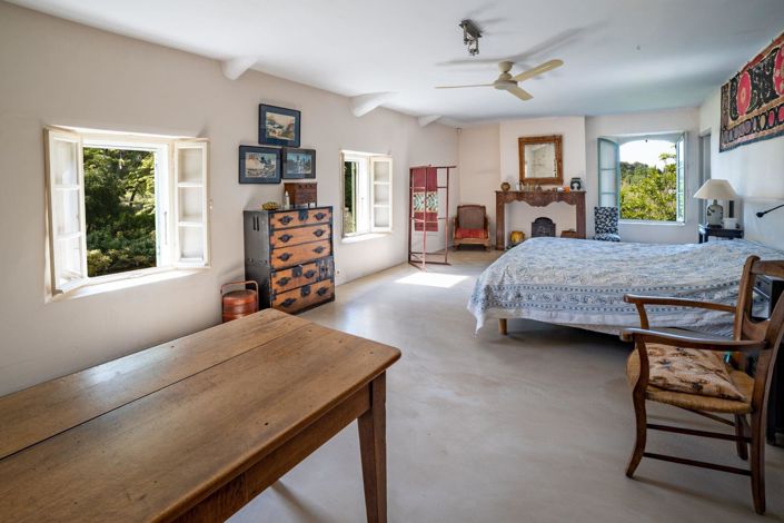 Image No.8-6 Bed House for sale