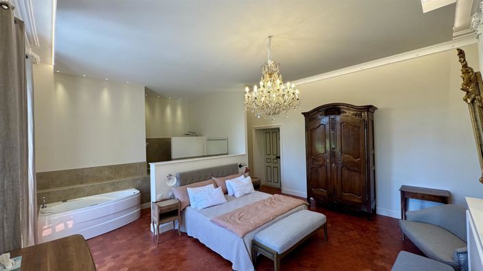 Image No.8-5 Bed House for sale