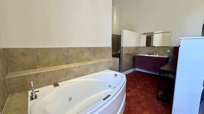 Image No.9-5 Bed House for sale