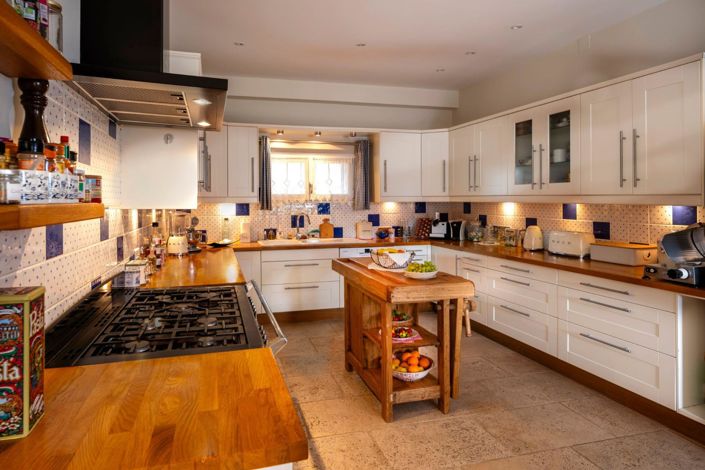 Image No.7-6 Bed House for sale