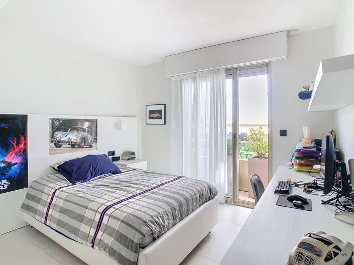 Image No.17-3 Bed Apartment for sale