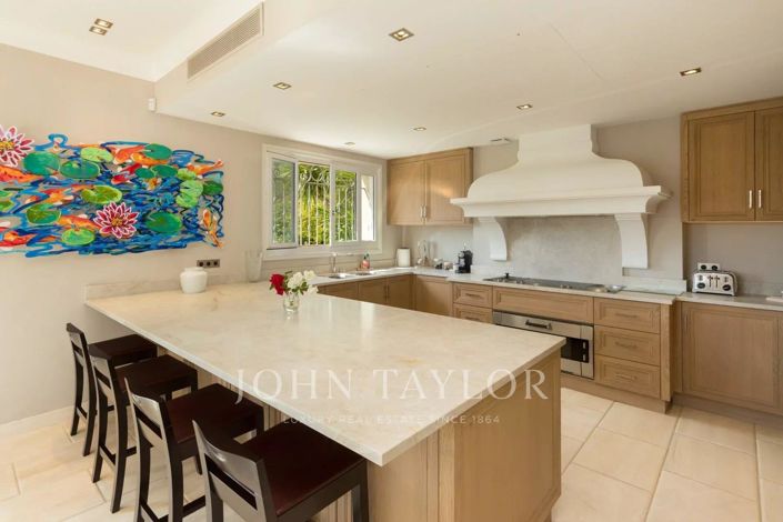 Image No.12-4 Bed House for sale