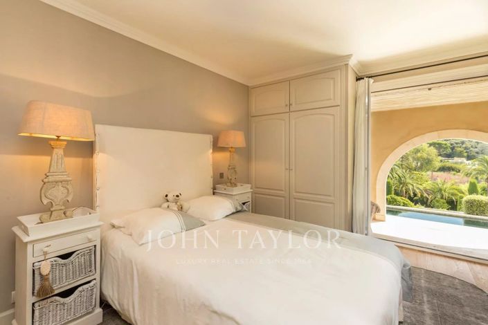 Image No.17-4 Bed House for sale