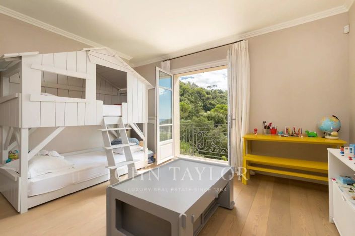 Image No.19-4 Bed House for sale