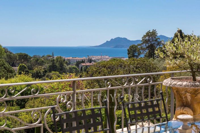 Image No.6-4 Bed House for sale