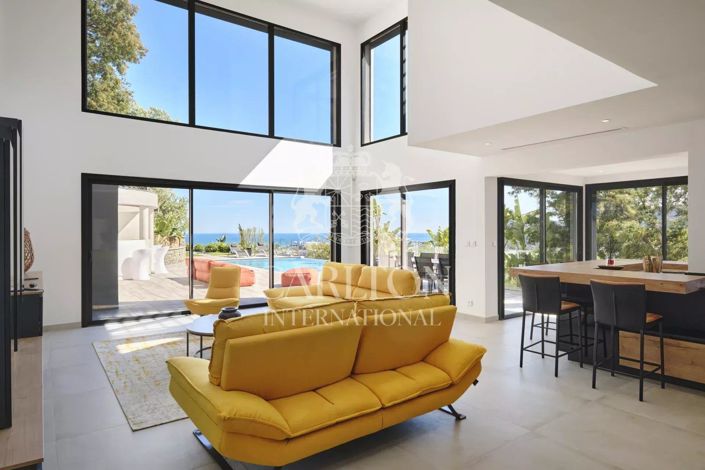 Image No.10-5 Bed House for sale