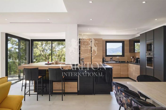 Image No.11-5 Bed House for sale