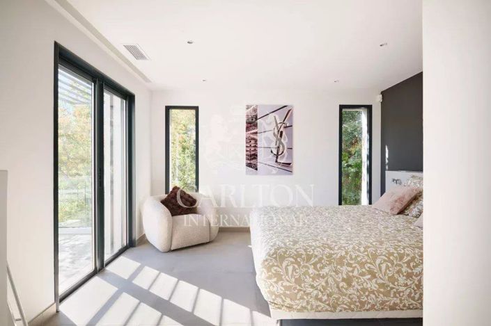 Image No.12-5 Bed House for sale