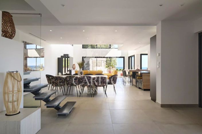 Image No.8-5 Bed House for sale