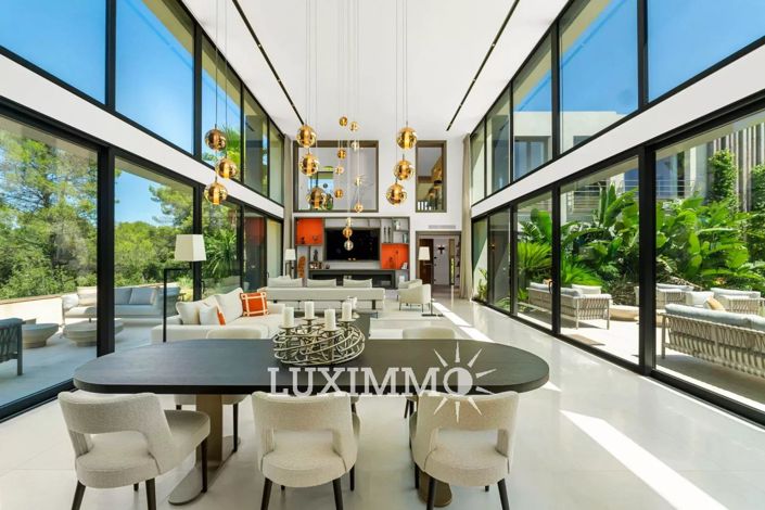 Image No.8-5 Bed House for sale