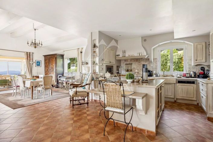 Image No.6-4 Bed House for sale