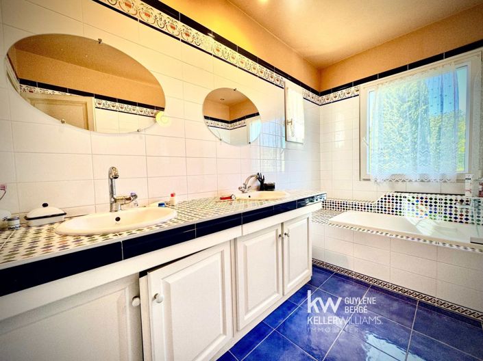 Image No.12-5 Bed House for sale