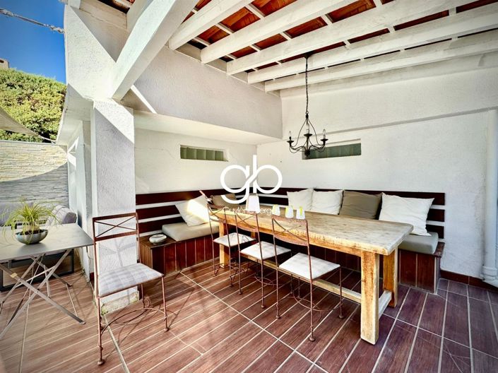 Image No.2-5 Bed House for sale